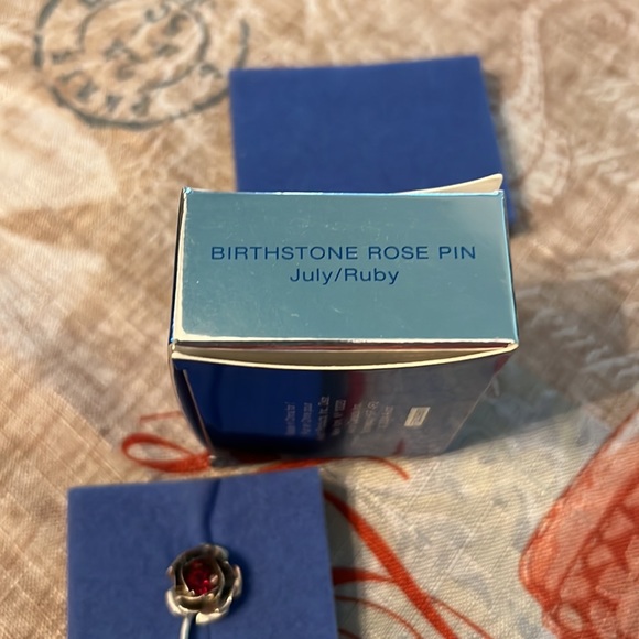 Avon 2004 birthstone rose pin July/ruby new in box - Picture 2 of 3